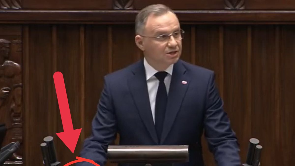 Orteza na prezydenckim palcu. Co oznacza?