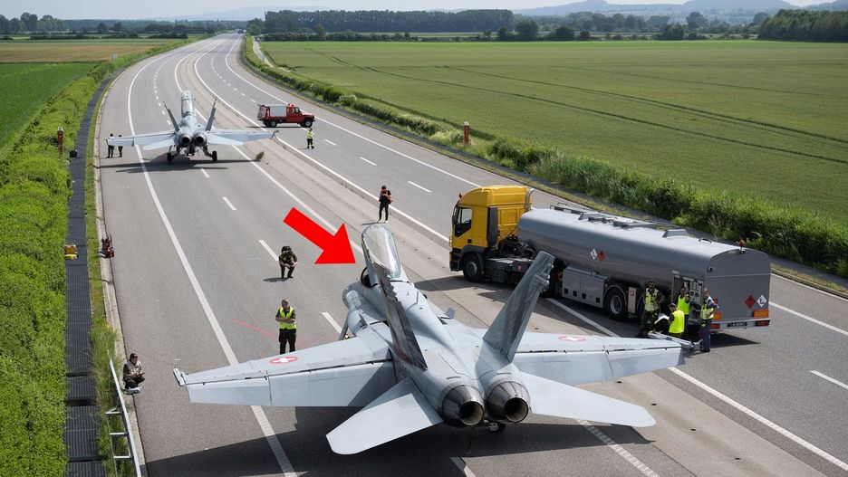 F/A-18 Hornet na autostradzie