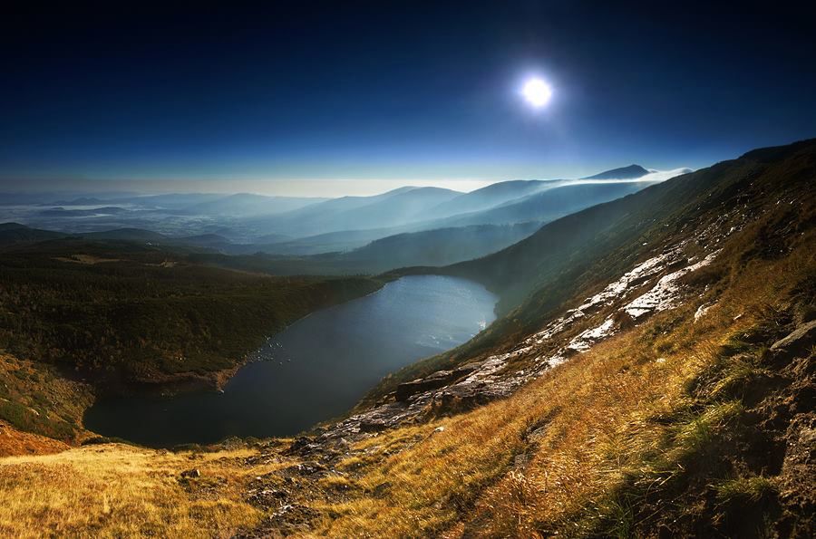 Tak dobra znajomość polskich gór umożliwia fotografowi bardzo dobre przygotowanie do zdjęć oraz wynajdowanie świetnych kadrów, które teraz możemy podziwiać na jego zdjęciach.