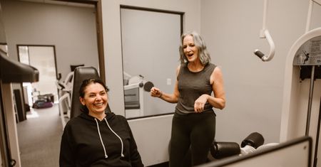 Jak opóźnić menopauzę? Zioła, dieta, suplementy i leki
