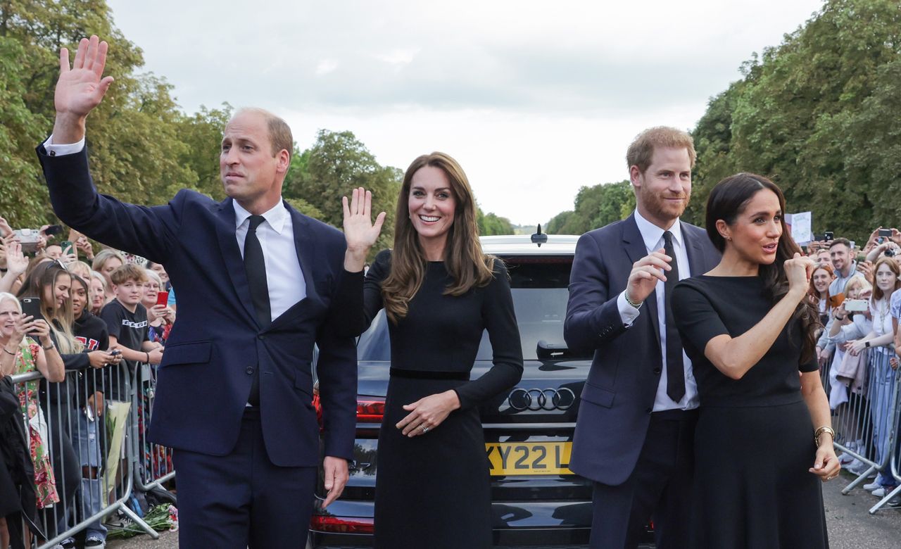The Prince and Princess of Wales Accompanied By The Duke And Duchess Of Sussex Greet Wellwishers Outside Windsor Castle
WINDSOR, ENGLAND - SEPTEMBER 10: Catherine, Princess of Wales, Prince William, Prince of Wales, Prince Harry, Duke of Sussex, and Meghan, Duchess of Sussex wave to crowd on the long Walk at Windsor Castle on September 10, 2022 in Windsor, England. Crowds have gathered and tributes left at the gates of Windsor Castle to Queen Elizabeth II, who died at Balmoral Castle on 8 September, 2022. (Photo by Chris Jackson - WPA Pool/Getty Images)
Chris Jackson