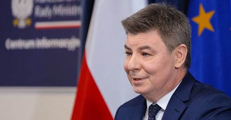 Grabiec zapowiada cięcia pensji? W wielu miejscach trzeba obniżyć