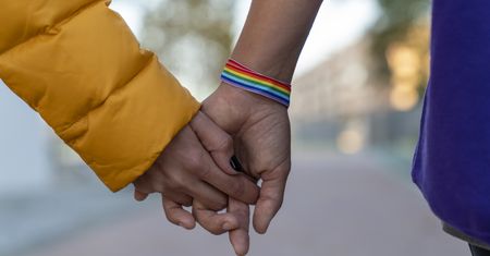 "Leczenie bez dyskryminacji". Porady dla osób LGBT na rządowym portalu