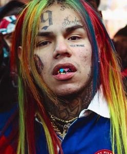 6ix9ine odsiaduje wyrok we własnym domu. W godzinę zarobi 5 mln dolarów