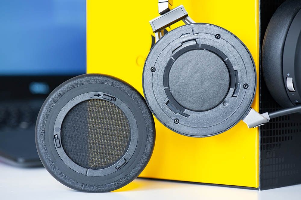 Corsair Virtuoso RGB Wireless SE - zdejmowane poduszki