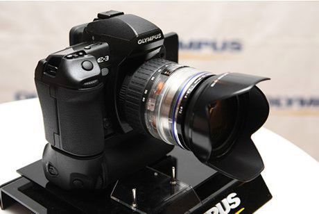 Nowa lustrzanka Olympusa E-3 widziana w Korei 1