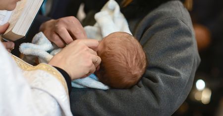 Ksiądz z Jeruzala nawołuje do przemocy wobec dzieci. Przy okazji drwi ze Strajku Kobiet