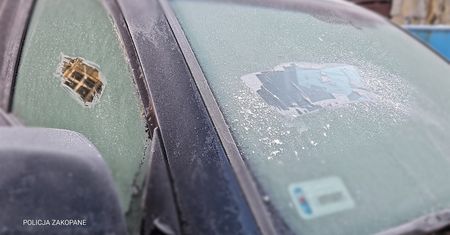 3 tys. mandatu za jazdę nieodśnieżonym autem. Warto poświęcić kilka minut