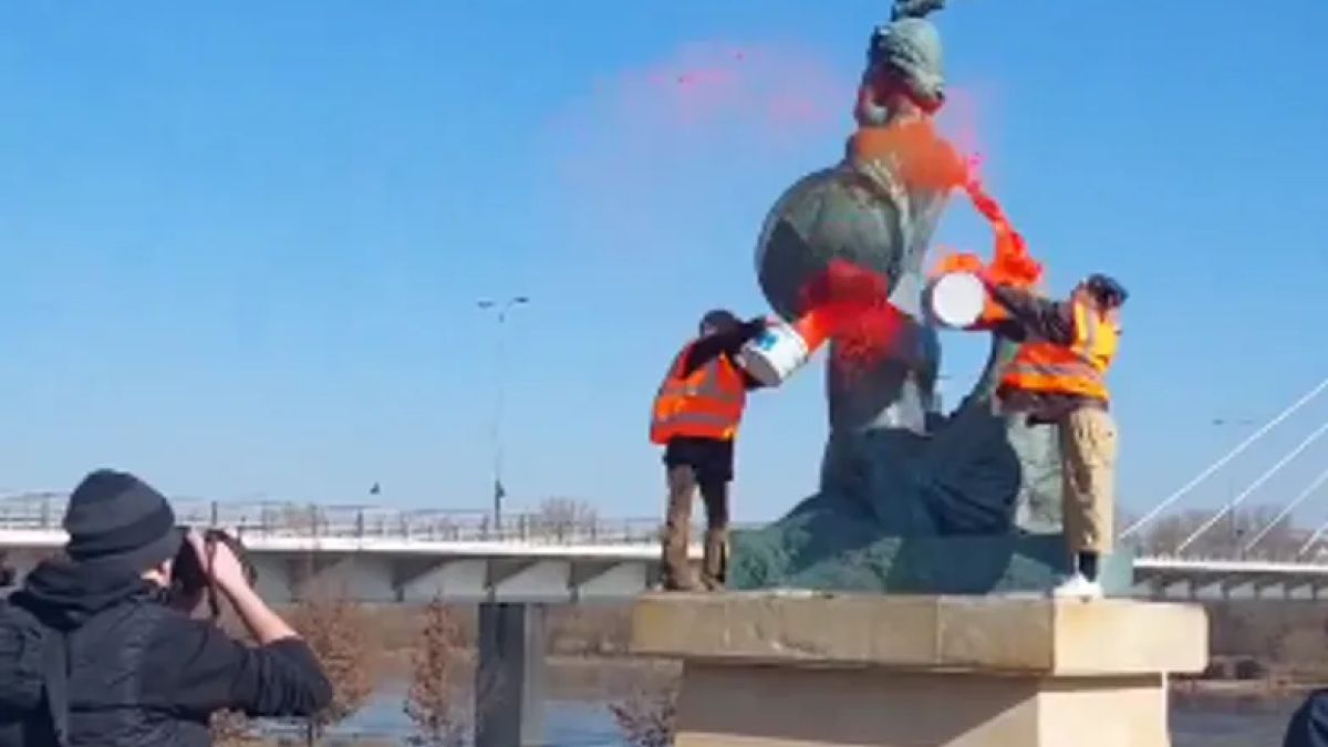 Aktywistki oblały Syrenę farbą