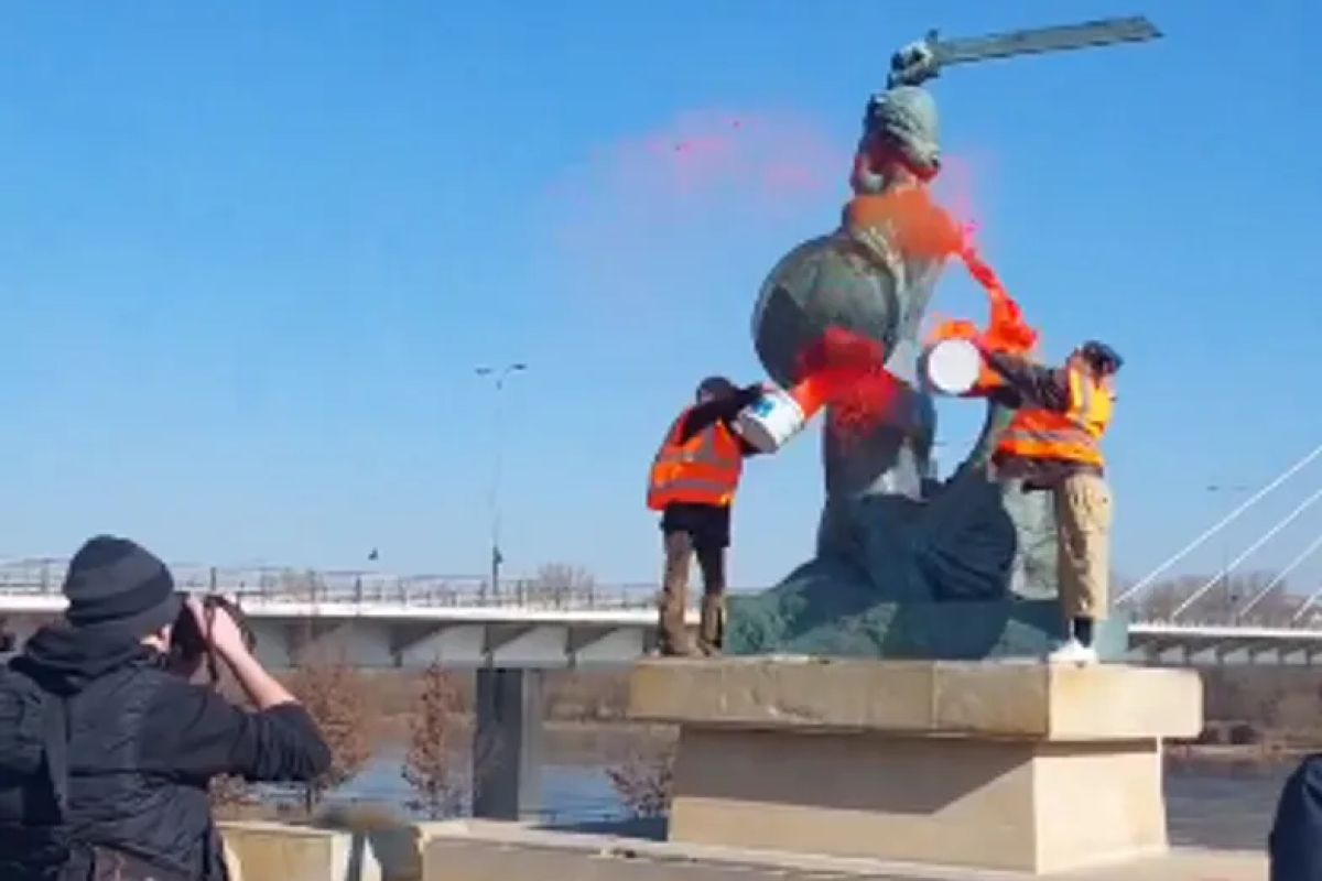 Zniszczyły warszawską Syrenę. Ruszył proces aktywistek. Jak się tłumaczyły?