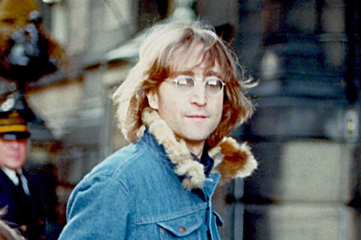 John Lennon zginął przed swoim domem. Mordercę spotkał kilka godzin wcześniej