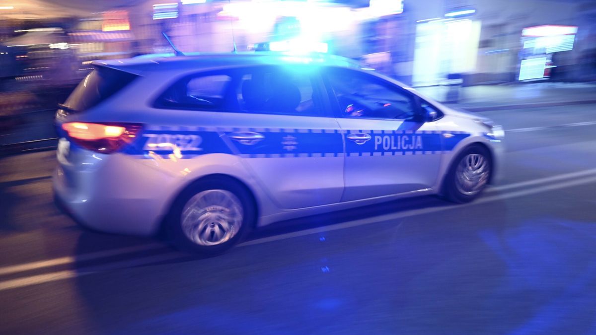 Nocna interwencja policji - zdjęcie ilustracyjne