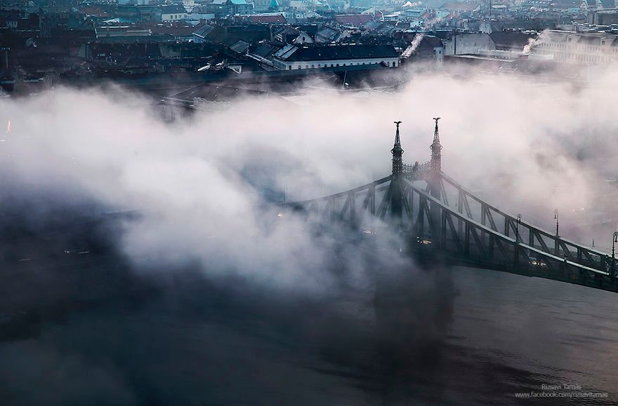 Fotograf potrzebował aż 4 lat, by zrobić niesamowite zdjęcia Budapesztu pogrążonego we mgle 3