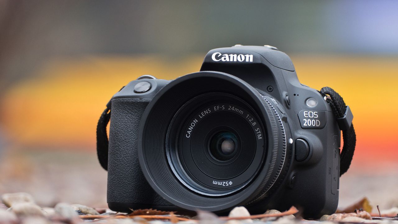 TEST: Canon EOS 200D – pomysł na maleństwo