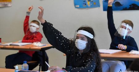 Koronawirus a dzieci. Czy COVID-19 zagraża ich życiu? Raport naukowców