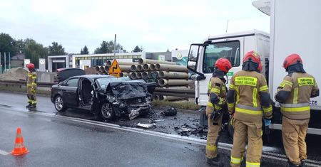 Czołowe zderzenie w Wieliczce. Nie żyje 29-latek