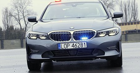 Policjanci z zarzutami. Wszystko zaczęło się od uszkodzonej szyby w BMW