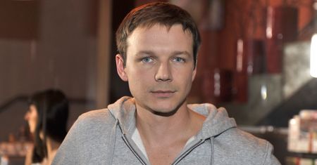 Ma znaną żonę. Po 20 latach znowu ma o nią walczyć