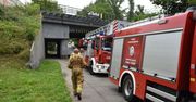 Chorzów: Wiadukt zagrożeniem dla kierowców – fragment konstrukcji oderwał się i uderzył w jadący samochód. Występują utrudnienia