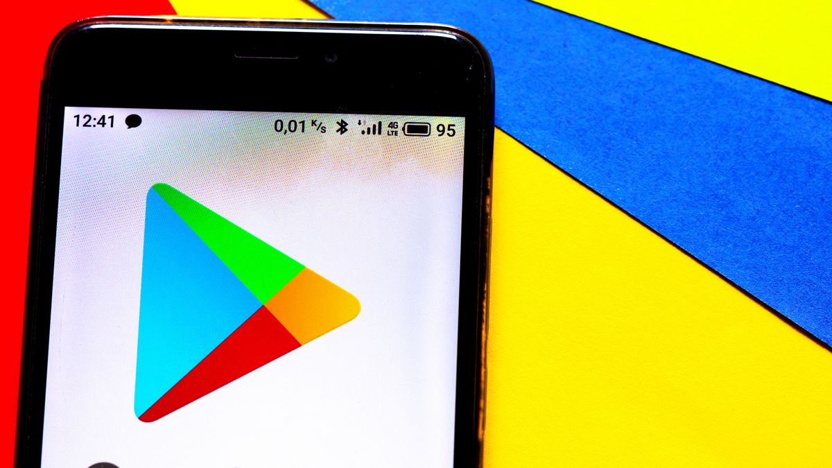 UKRAINE - 2020/10/01: In this photo illustration a Google play logo is seen displayed on a smartphone. (Photo Illustration by Igor Golovniov/SOPA Images/LightRocket via Getty Images)