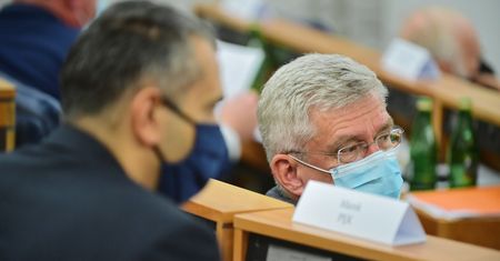 COVID-19 szaleje. Niecodzienna rada. "Jabłko z wieczora i..."