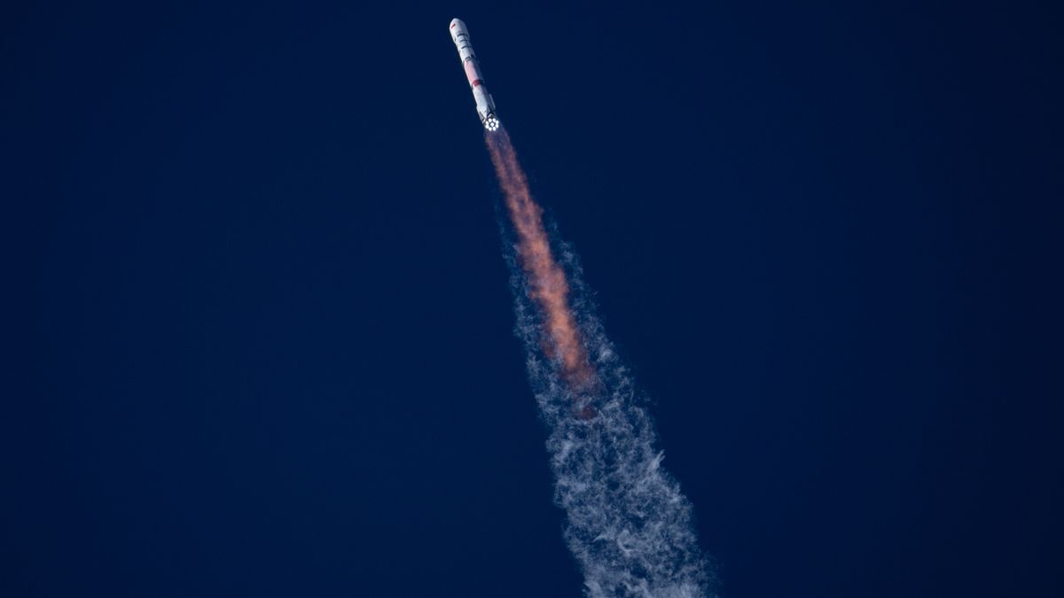 INNER MONGOLIA, CHINA - DECEMBER 03: The Zhuque-3 rocket blasts from the Dongfeng commercial space innovation pilot zone on December 3, 2025 in Inner Mongolia Autonomous Region of China. China launched a reusable carrier rocket on December 3 from northwest China. The second stage of this rocket managed to enter the designated orbit, but recovery of its first stage failed. (Photo by Ni Yanqiang/Zhejiang Daily Press Group/VCG via Getty Images)