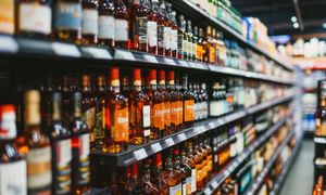 Hit stoisk z alkoholem. Polacy kupują go coraz częściej