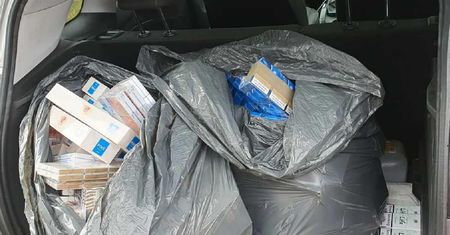 Zatrzymany do kontroli drogowej wpadł z nielegalnymi papierosami. Straty Skarbu Państwa na 30 tys. złotych