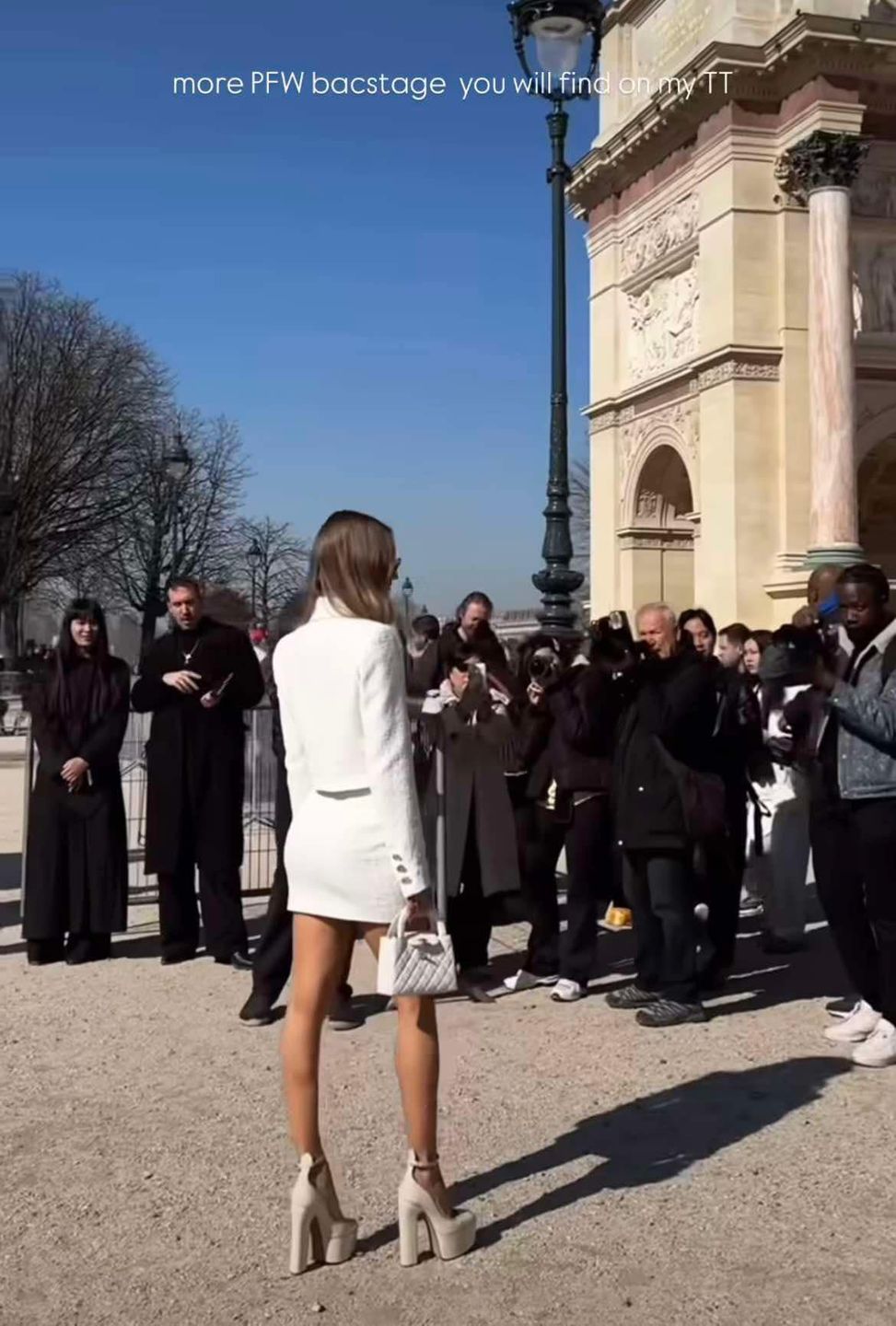 Agata Sieramska zadała szyku w bieli na paryskim Tygodniu Mody