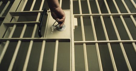 Coraz więcej obcokrajowców w polskich więzieniach. Wybierają odsiadkę u nas