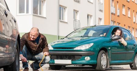 Coraz częściej wybieramy assistance niż pomoc bliskich