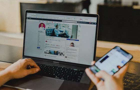 Co napędzi rynek reklamy w internecie. Retail i social media, DOOH, generatywna AI