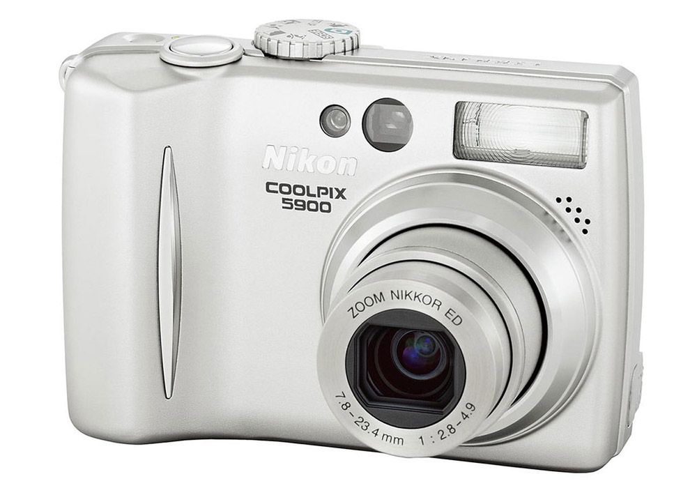 Nikon Coolpix 5900