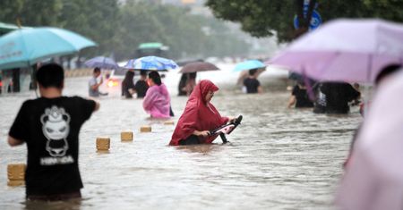 Śmiercionośne powodzie w Chinach. Nadciąga kolejna fala
