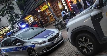 Tłumy turystów na Krupówkach. Będą dodatkowe patrole