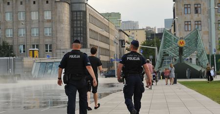 17-latek pchnięty nożem w Warszawie. Są zatrzymani