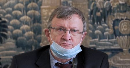 Poseł Ziobry broni antyszczepionkowców. Lewica porównuje pandemię do katastrofy smoleńskiej