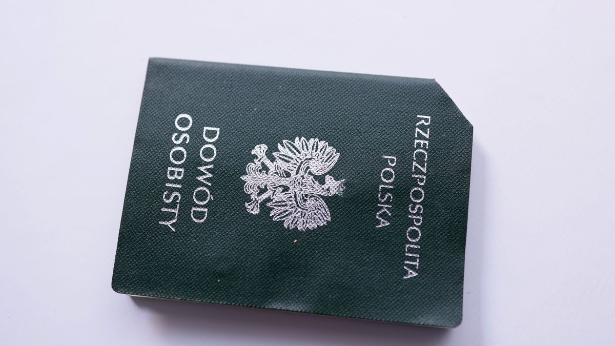 Dlaczego nie powinniśmy wyrzucać starego dowodu?