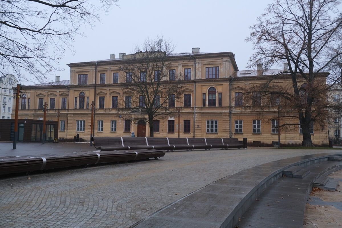 Zabytkowy Pałac Gubernialny w Lublinie od kilku lat stoi opuszczony i niszczeje. Wkrótce zamieni się w luksusowy hotel [ZDJĘCIA]