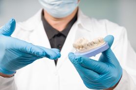 Ścieranie zębów – przyczyny, objawy i postępowanie