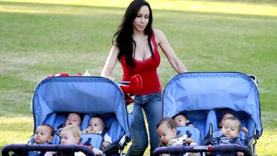 Jako pierwsza na świecie urodziła ośmioraczki. Tak wygląda po latach słynna "Oktomama"