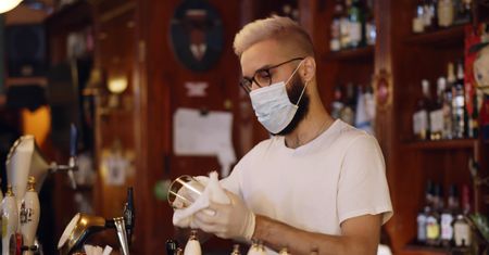 Ogromny problem gastronomii. Ludzie nie chcą pracować w pubach i restauracjach