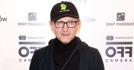 "Czują się zaniedbani". Andrzej Chyra o głodowych emeryturach gwiazd