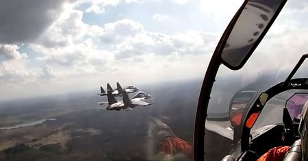 Ćwiczenia rosyjskich pilotów. Zrzucali bomby niedaleko Polski [WIDEO]