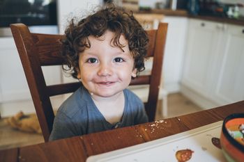 Dawniej nadawano je dzieciom z kręconymi włosami. Nosi je ponad 2 tys. Polaków