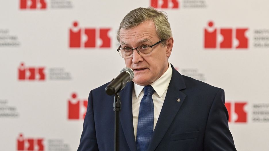 Spór o tablice ze Stoczni Gdańskiej. Minister Piotr Gliński mówi o absurdzie
