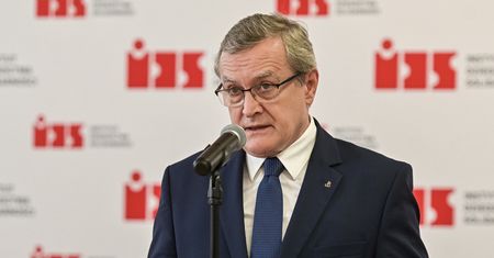Spór o tablice ze Stoczni Gdańskiej. Minister Piotr Gliński mówi o absurdzie