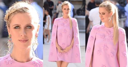 Ciężarna Nicky Hilton w różowej pelerynie
