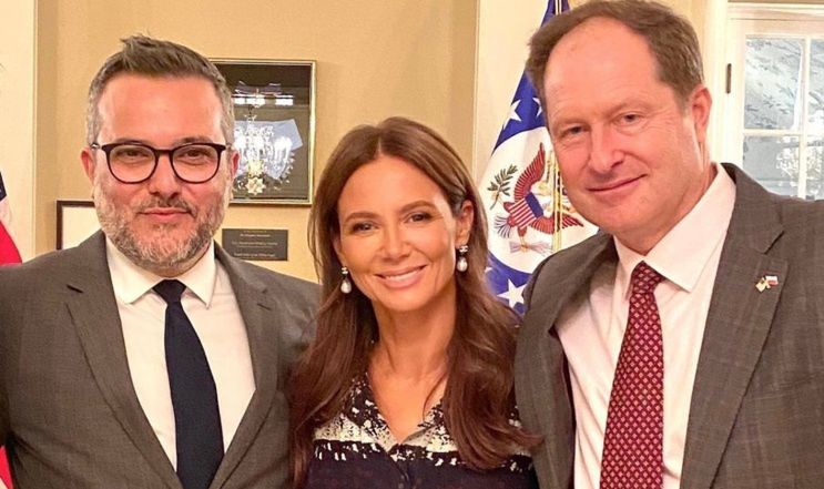 Kinga Rusin WRÓCIŁA do Warszawy i pospieszyła na spotkanie z ambasadorem USA.