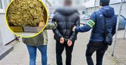 Ukrył kilogram narkotyków w zderzaku toyoty. Został zatrzymany